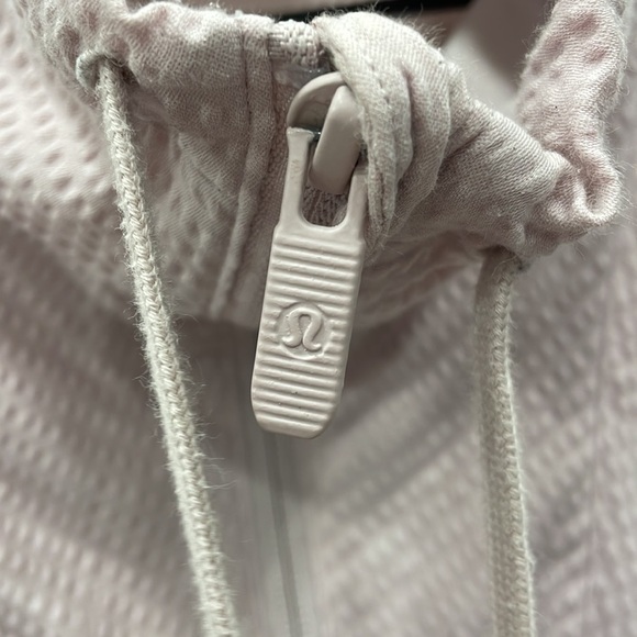 Lululemon Athletica 2020 Pack Light Pullover in Porcelain Pink - Picture 8 of 16